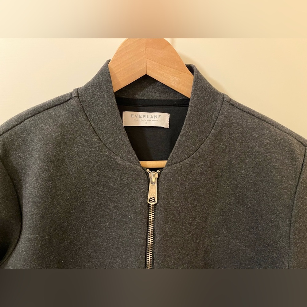 Discontinued Everlane • Street Fleece Bomber Jacket • Charcoal Gray • Petite S - Picture 2 of 7
